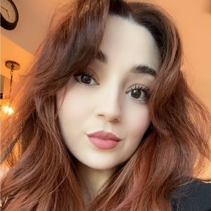 Meet your Posher, Laura